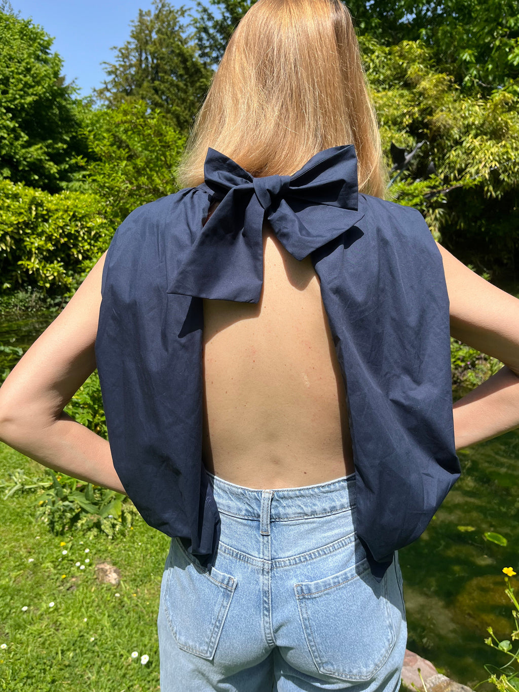 Eden - Top dos nu à noeud Lily Blue