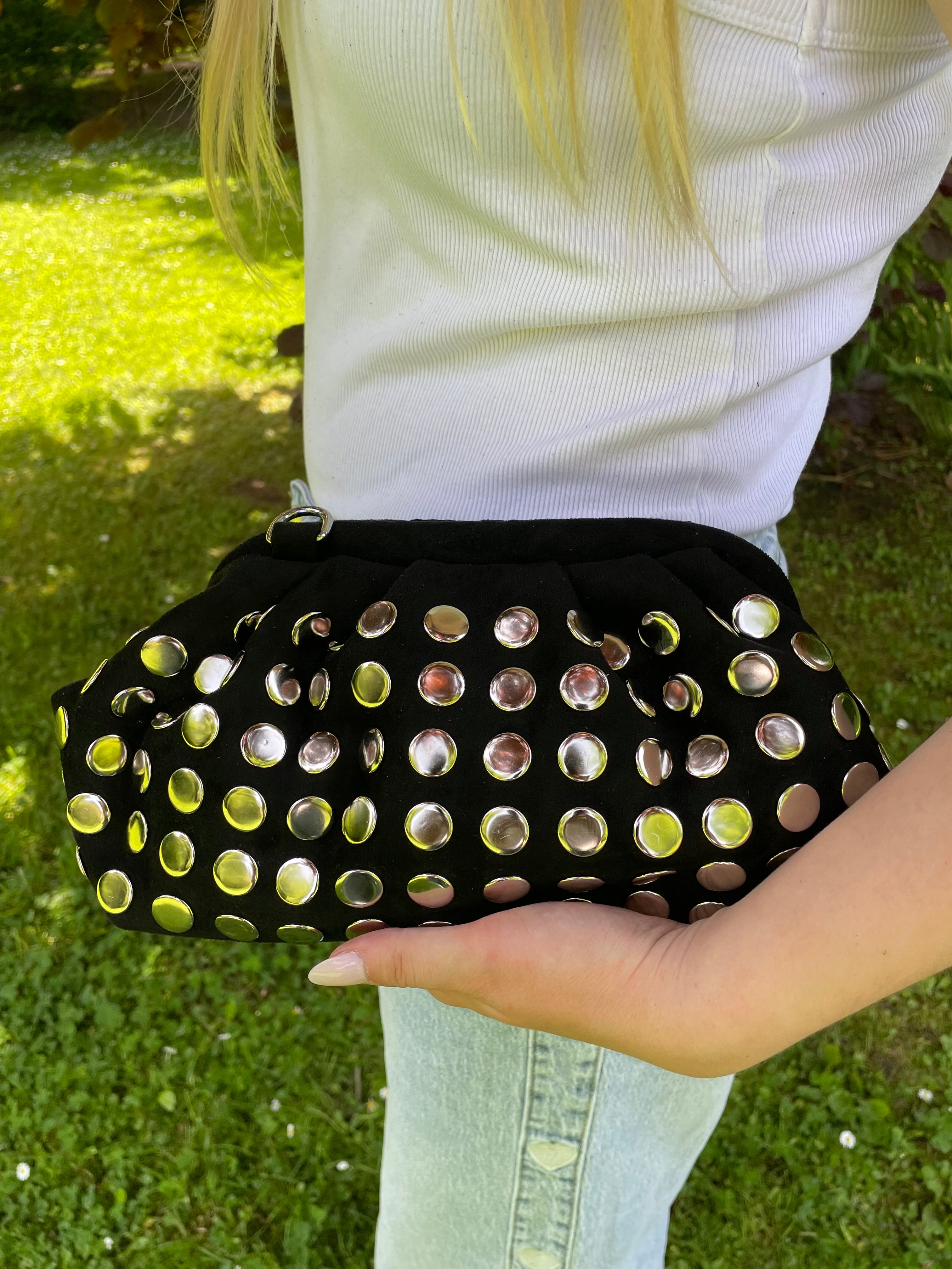 Lucie - Pochette noir cloutée Lily Blue