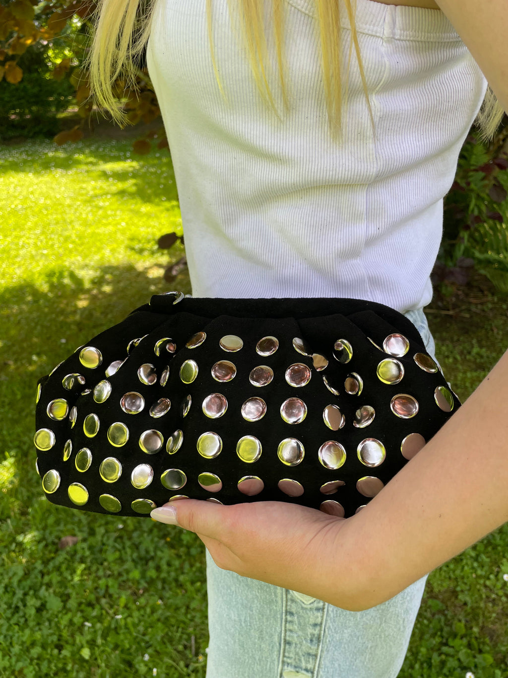 Lucie - Pochette noir cloutée Lily Blue