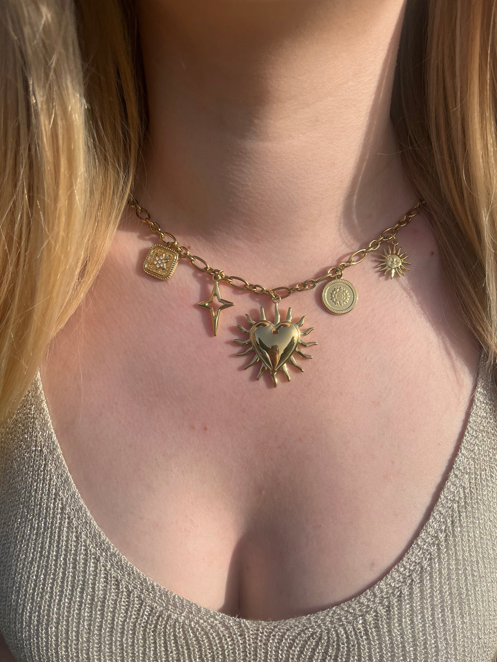 Carmen - Collier charms Lily Blue